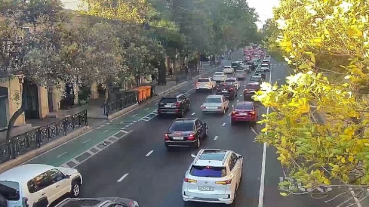 Bakının bir sıra yollarında nəqliyyatın sıxlığı müşahidə olunur